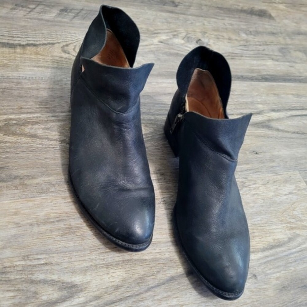 Seychelles leather black ankle booties